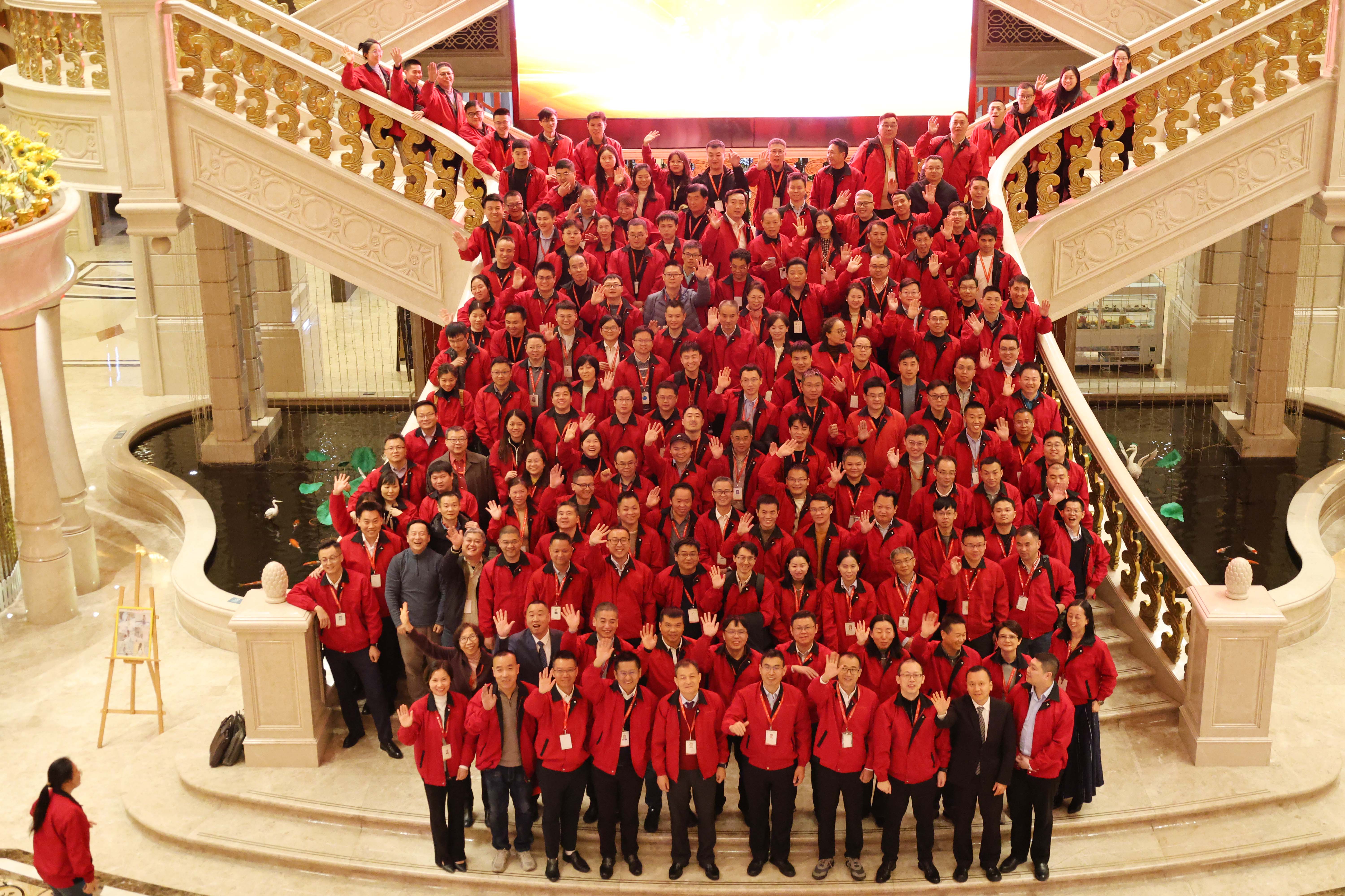 挥手.jpg 挥手.jpg